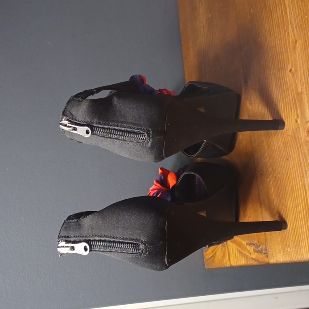 Call it Spring platforms - Picture 3 of 15